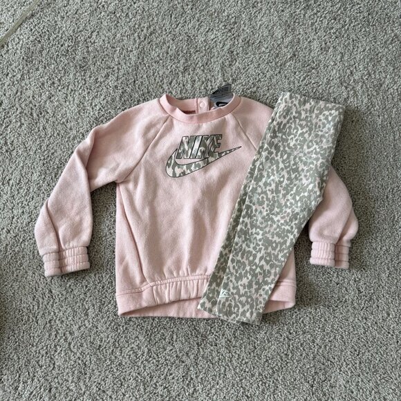 Nike Toddler Girls 2 Piece Set Cheetah Leggings Pink Sweatshirt 24m - Picture 1 of 7